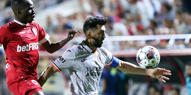 UEFA, Antwerp taraftarlarının Türk bayrağı yakması nedeniyle soruşturma açtı