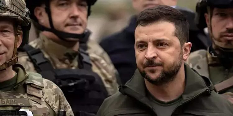Ukrayna Devlet Başkanı Zelenskiy, Kiev'de trafik kazası geçirdi; hafif yaralandı