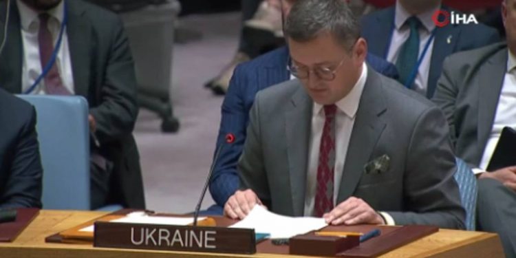 Ukrayna Dışişleri Bakanı Kuleba: Rusya'da seferberlik ilanının ilk gününde binlerce Rus yurtdışına uçak biletleri aldı