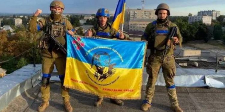 Ukrayna, Harkov'un neredeyse tamamını geri aldı; işgalin ilk günlerinde düşen kasabalarda Ukrayna bayrağı yükseldi