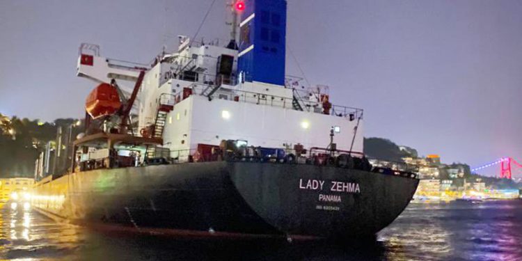 Ukrayna’dan gelen kargo gemisi Boğaz’da karaya oturdu