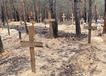 Ukrayna’nın kontrolüne geçen İzyum’da toplu mezar bulundu