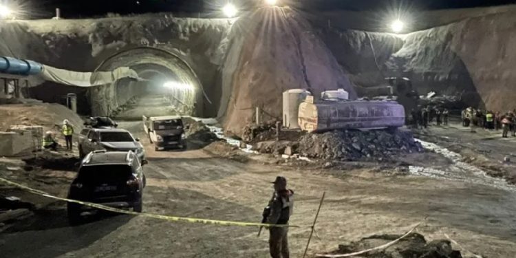 Van’da inşaatı süren tünel çöktü: 2 işçi öldü