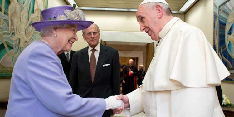 Vatikan: Papa Francis, Kraliçe II. Elizabeth'in cenazesine katılmayacak