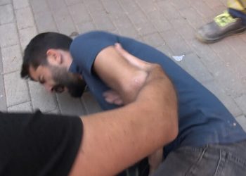 Yangın haberinde çekim yapan muhabire polis müdahalesi