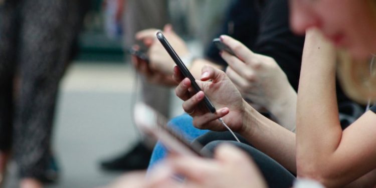 Yasa tasarısı yolda: Telefon üreticilerine katı kurallar geliyor!