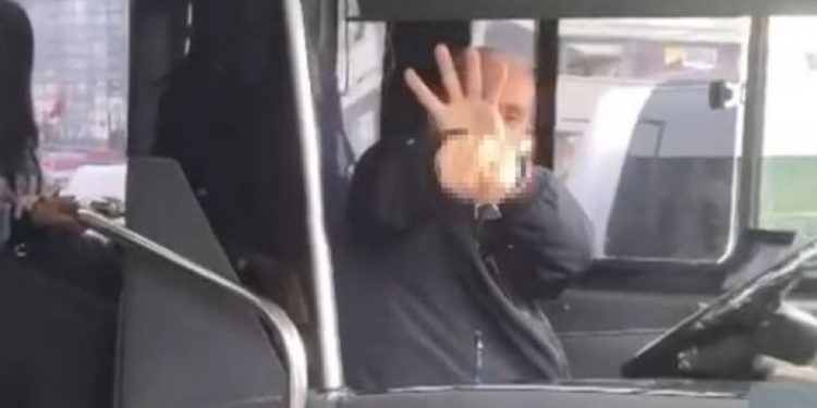 Yol tarifi soran kadına el hareketi yapan şoförün sertifikası iptal edildi