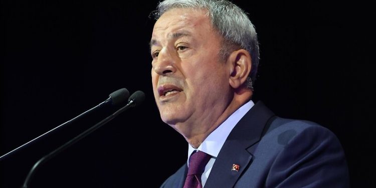 Yunanistan’a bir tehdit de Akar’dan: Aynı şeyi tekrarlatmayın