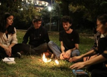 Yurt sorunu yaşayan öğrenciler ‘Çatımız Gökyüzü’ nöbeti başlattı