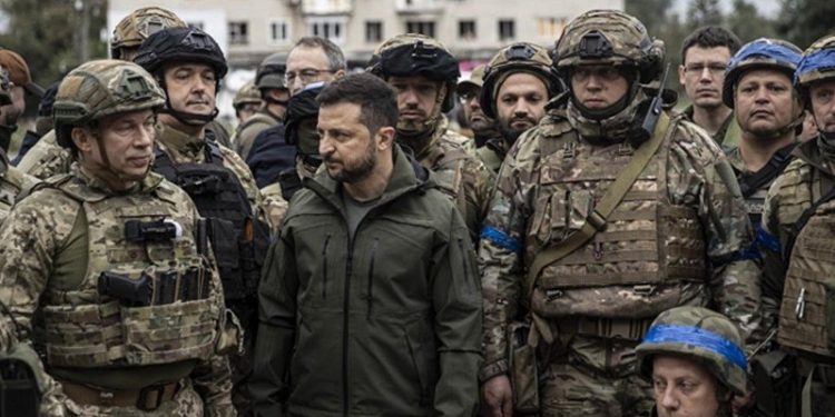 Zelenskiy, Rus güçlerinden geri alınan İzyum'da toplu mezar bulunduğunu açıkladı