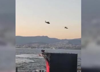 Zeybek müziği eşliğinde helikopterler gösterisi sosyal medyada gündem oldu