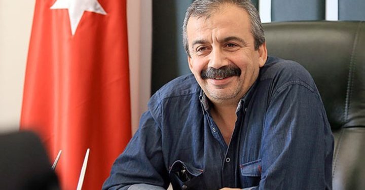 ‘Bu ülkede, mahkûm olmakla bakan olmak arasındaki mesafe kısadır’