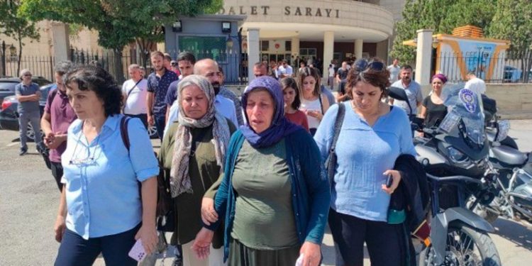 ‘Hakaret’ davası açılan Emine Şenyaşar’dan hâkime: Çocuklarımı kim öldürdü?