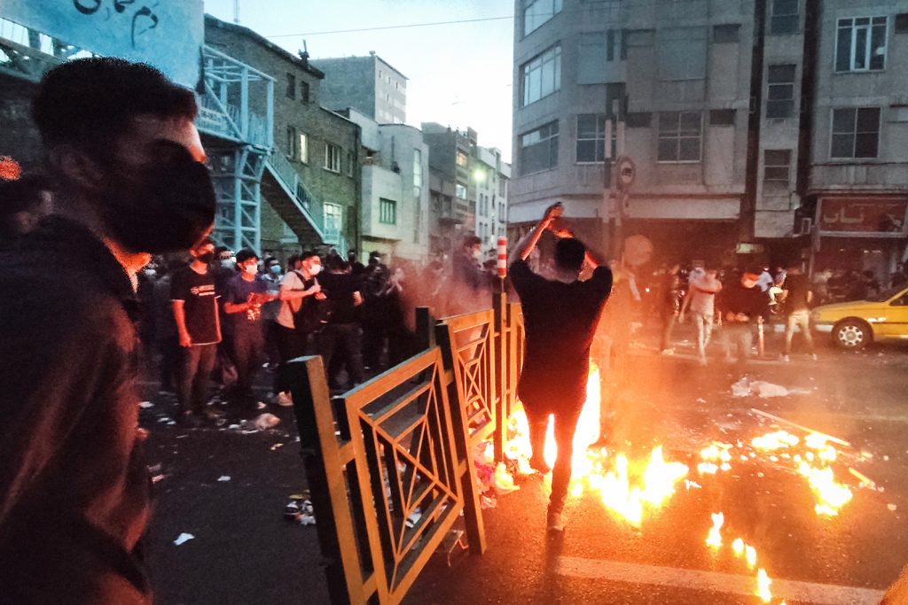 ‘İran’da devlet İslamcı ama toplum seküler; reform olmazsa rejim düşebilir’