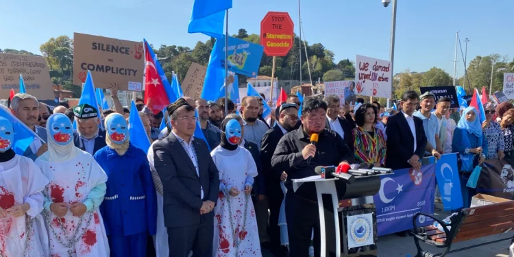 “Çin Uygurları Asimile Etmek için Tüm Gücünü Kullanıyor”