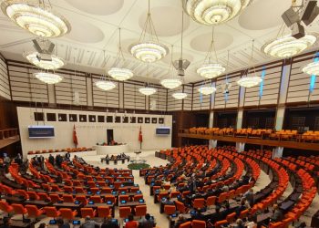 Meclis’te Dezenformasyon Yasa Tasarısı Gerginliği