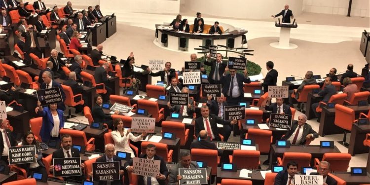 ABD’den Dezenformasyon Yasasına Eleştiri ve İddialara Yalanlama
