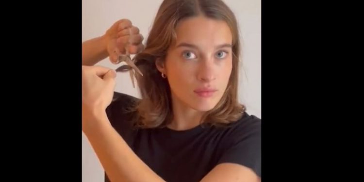 50'ye yakın Fransız aktris Masha Amini için saçlarını kesti