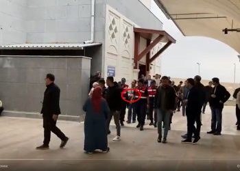 6 yıldır hücrede tutulan Haşim Güney, oğlunu elleri kelepçeli uğurladı