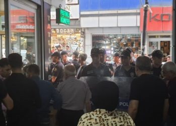 Polis HDP Adana İl Örgütü’nü ablukaya aldı
