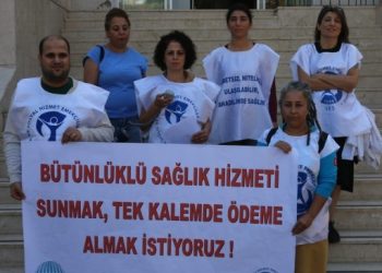 Sağlıkçılar, insanca yaşamaya yetecek bir ücret talep etti