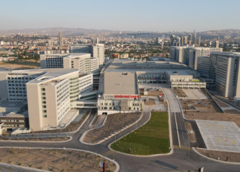 ‘Şehir Hastaneleri’ne akış için hastane kapatılıyor’
