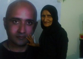 Adalet mücadelesi veren Eshgi dayanışma için başörtüsünü çıkardı