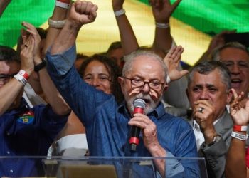 Brezilya’da seçimi solcu lider Lula da Silva kazandı