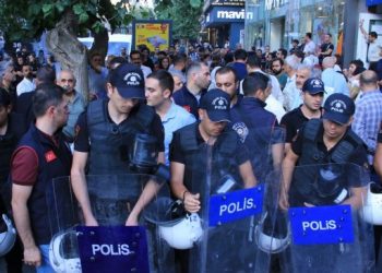 Diyarbakır’dan seslenen kadınlar: Nagihan Akarsel ölümsüzdür