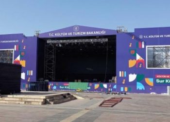 ‘Festival’e katılmayan öğrencilere ‘dersten bırakırım’ tehdidi