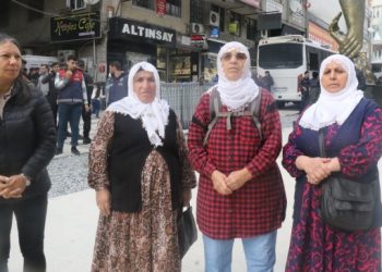 Engellemeye rağmen Adalet Nöbeti için bir araya geldiler