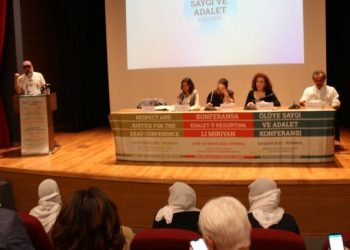 Gazeteci Topuz: Binlerce insan kaybedilirken medya sessiz kaldı