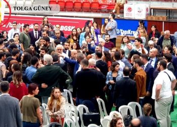 Irkçı saldırıya maruz kalan avukat: ‘Jin jiyan azadî’ demekten vazgeçmeyeceğiz