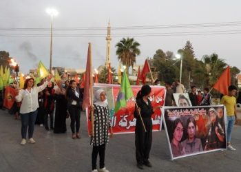 Tebqa’da kimyasal saldırıya karşı meşaleli yürüyüş