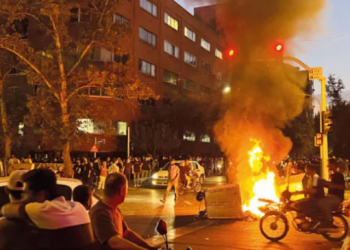 İran’da halk isyanı yayılıyor