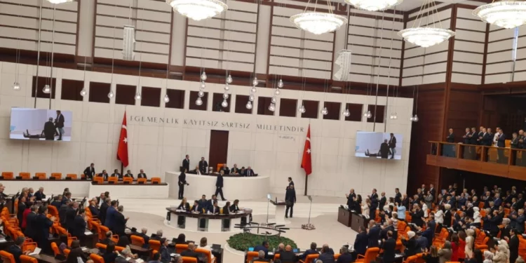 TBMM Seçim Yılında Medya ve Sosyal Medyada Sansür Tartışmasıyla Açıldı