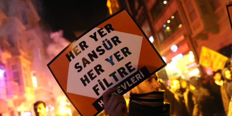 “Özgür Olmayan Ülkeler Arasındaki Türkiye’de İnternet Özgürlüğü Azalmaya Devam Ediyor”