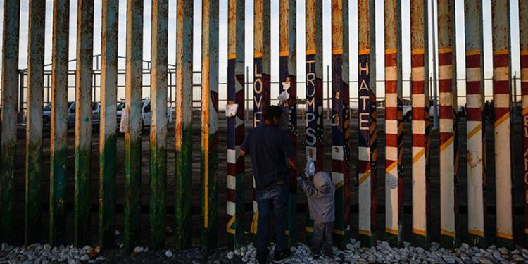 ABD sınırını geçen Meksikalı göçmenlere silahlı saldırı: 1 ölü