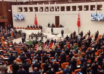 AKP, MHP ve İYİ Partililer Erdoğan’ı ayakta karşıladı
