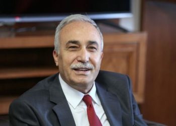 AKP'den İYİ Parti'ye geçen Ahmet Eşref Fakıbaba'nın milletvekilliği düşürüldü