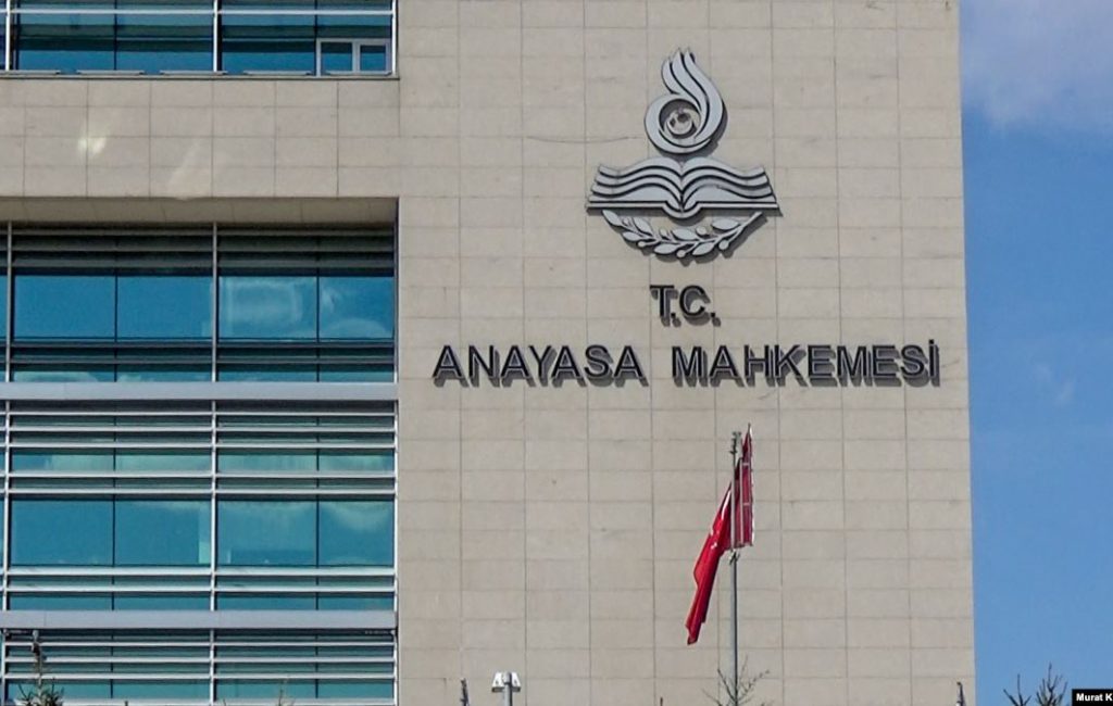 AYM: İş sözleşmesinin kesinleşmemiş mahkeme kararına dayanılarak feshedilmesi, ‘masumiyet karinesi’ ihlalidir