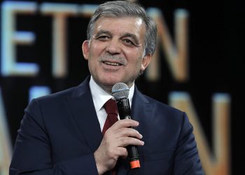 Abdullah Gül’den Kılıçdaroğlu’na ‘başörtüsü’ desteği: Tebrik etmek gerekir