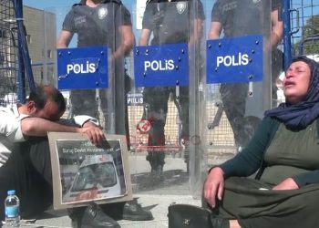 Adalet talep eden Emine Şenyaşar kendini yakmak istedi
