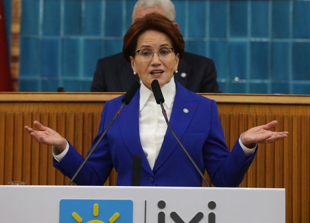 Akşener’den ‘başörtüsü’ yorumu: Kapanan yaralarla değil, kanayanla uğraşalım