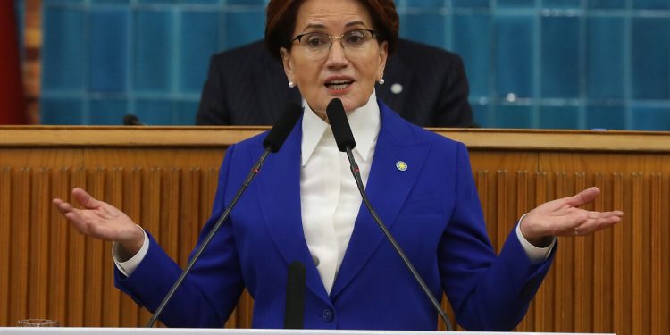 Akşener’den ‘başörtüsü’ yorumu: Kapanan yaralarla değil, kanayanla uğraşalım