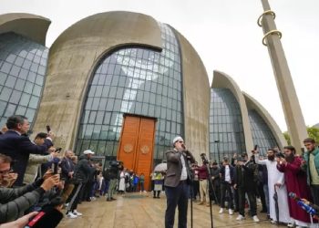 Almanya’da Köln Camii’nde ilk kez hoparlörden ezan okundu