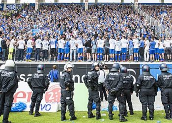 Almanya'da taraftara orantısız şiddet uygulayan polis hakkında soruşturma
