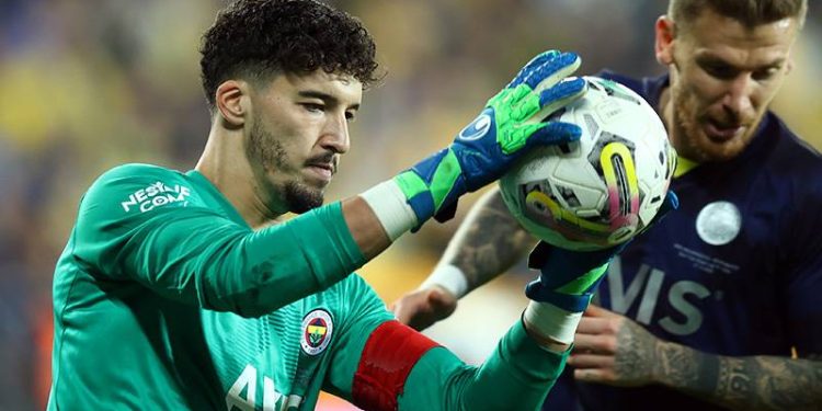 Altay Bayındır'dan eleştirilere yanıt: Bazen en güzel cevap sessiz kalmaktır