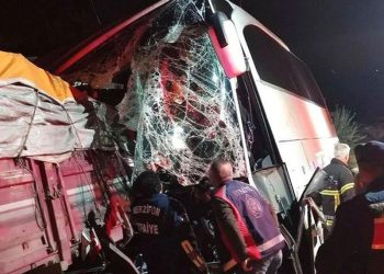 Amasya’da yolcu otobüsü ile TIR çarpıştı: 2 ölü, 20 yaralı