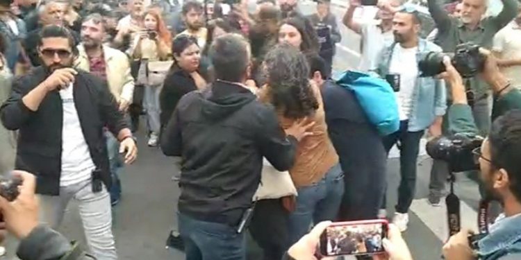 Ankara’da Mahsa Amini protestosuna müdahale: Çok sayıda kadın gözaltında